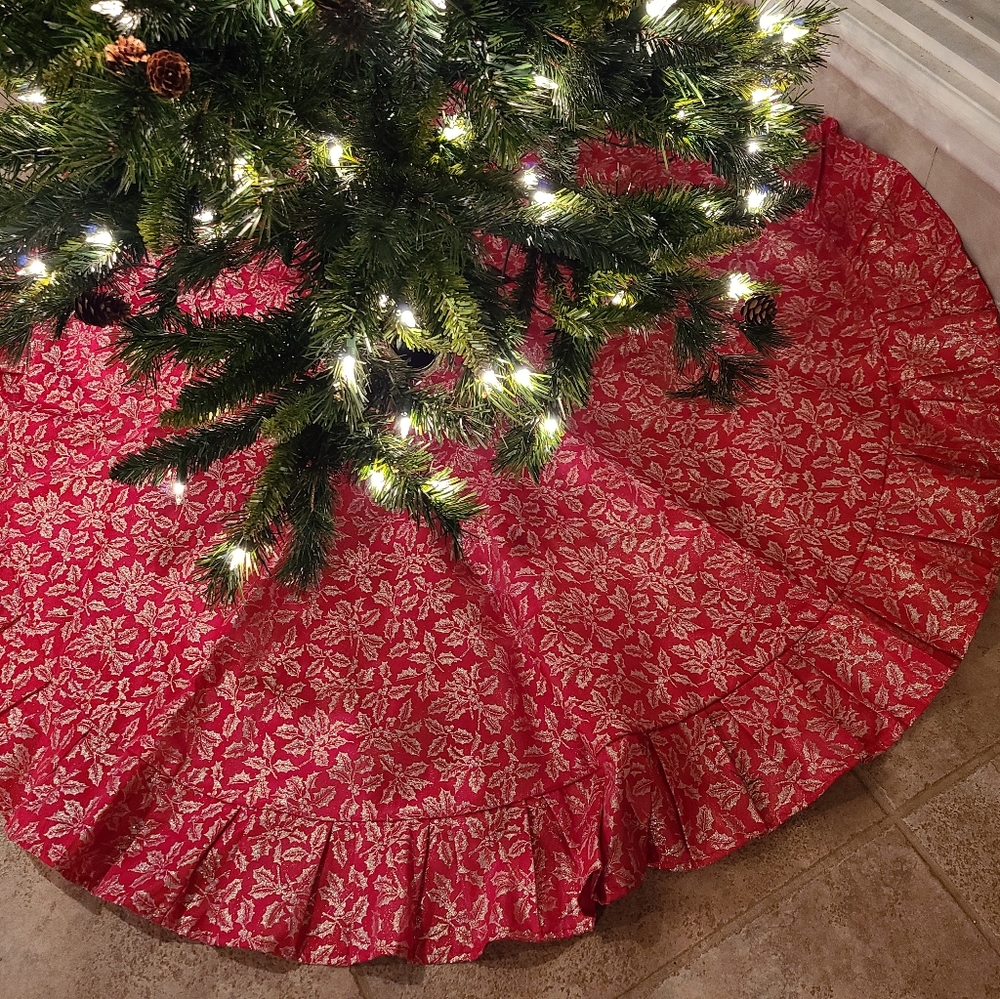 Red and Gold Christmas Tree Skirt
